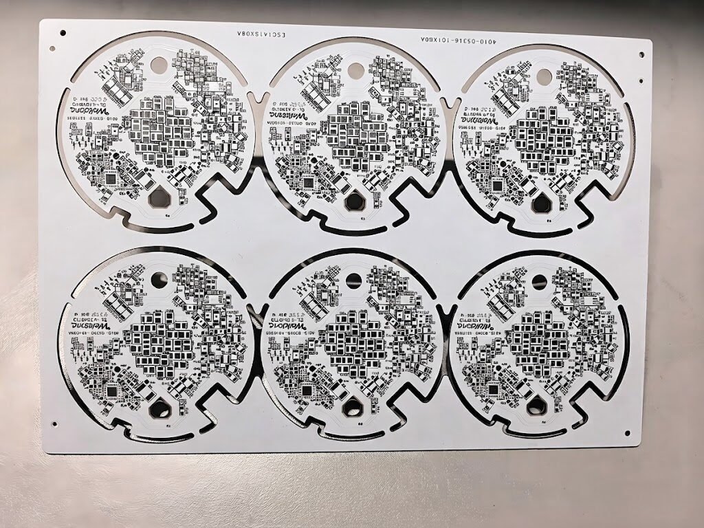 Aluminum metal core PCB (MCPCB) for LED lighting with thermal management layer